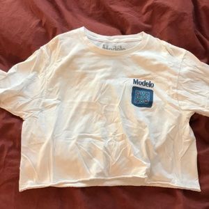 Modelo crop top